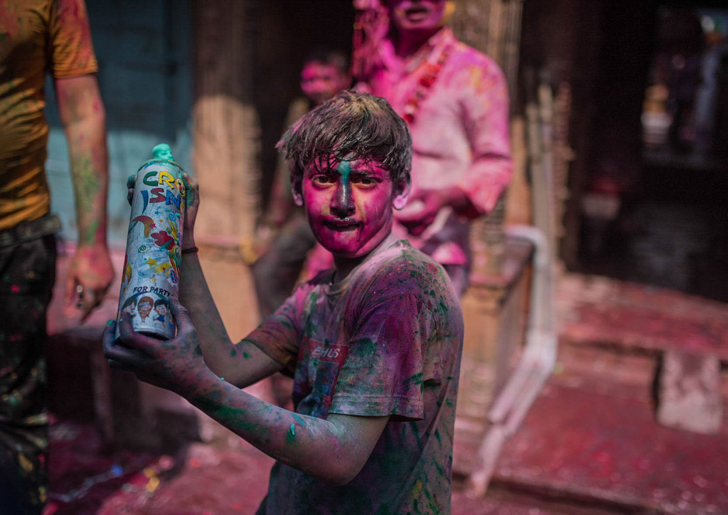 Holi - chłopiec w Indiach