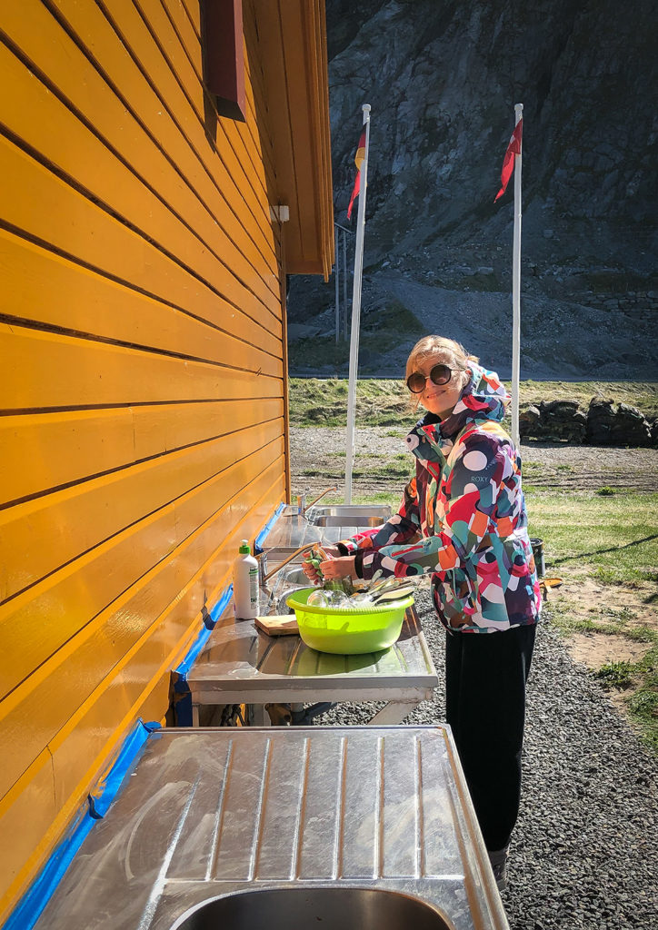 zmywanie naczyń w Norwegii - Asia by Matejko